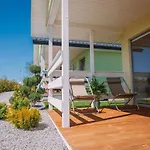 Comfortable, Single-story With Terraces Dom wakacyjny Bobolin