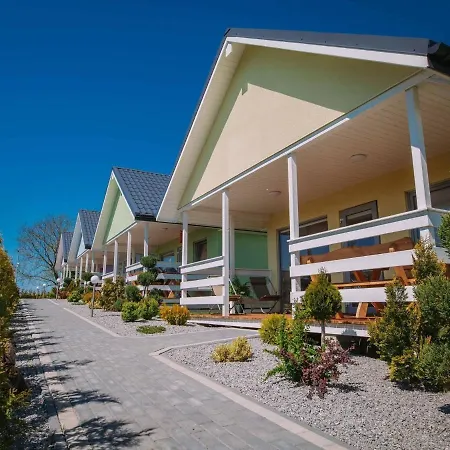 Comfortable, Single-story With Terraces Semesterbostad Bobolin